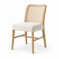 Sedia in legno di quercia con seduta in tessuto beige e schienale in rattan