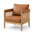 Poltrona in pelle marrone con struttura in legno e lati in rattan